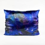 Fronha com ZíPER Galáxia de Cetim Anti Frizz - QUEEN SIZE 55X70