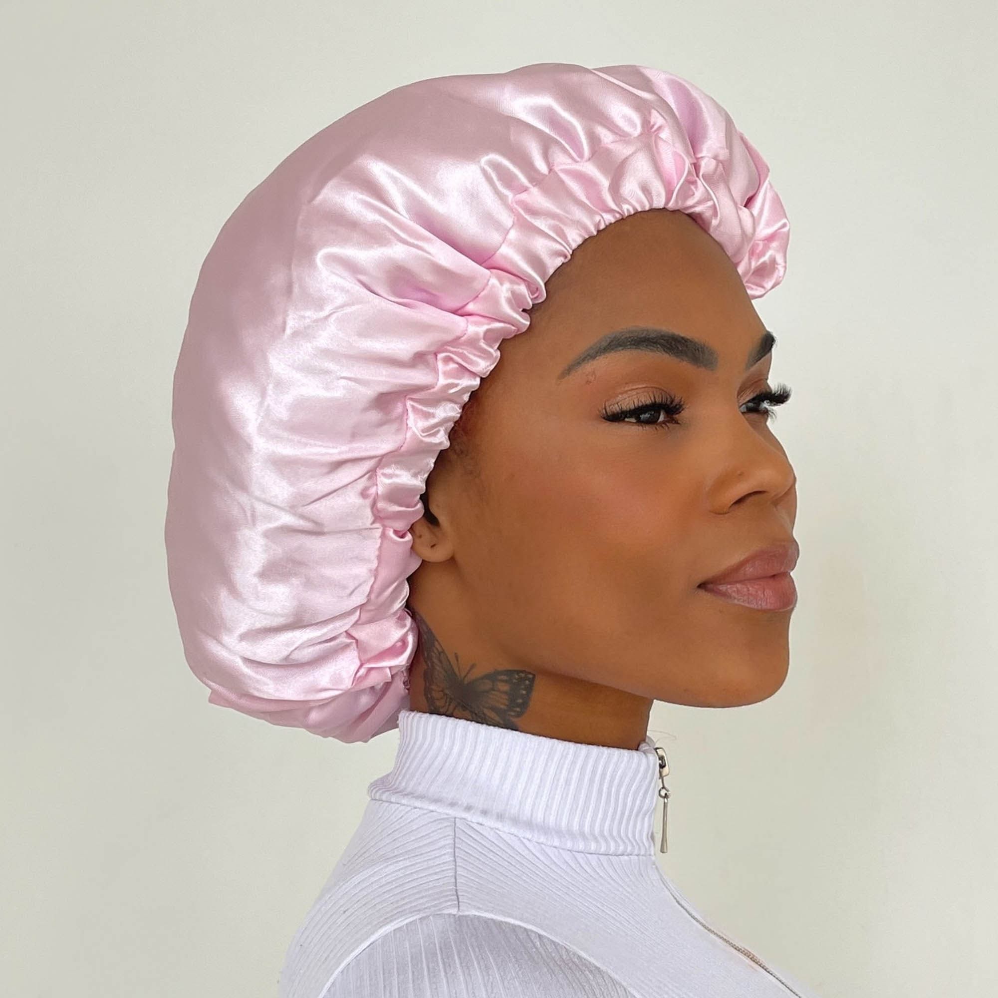 rosa-bebe-1.jpg Touca Rosa Bebé - CAMADA DUPLA - Ajustável | Soulta - Imagem 1