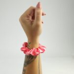 XUXINHA DE CETIM ANTI FRIZZ ROSA CHICLETES | Soulta