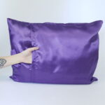 Fronha ROXA  POP  50cm x 65cm - Imagem 2