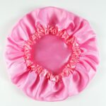 Touca ROSA CHICLETE POP de Cetim Anti Frizz com Elástico Ajustável - CAMADA UNICA Tamanho:M | Soulta - Imagem 2