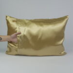 Fronha com ZIPPER Ouro de Cetim Anti Frizz - QUEEN SIZE 55X70 - Imagem 2