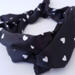 Turbante Poá Preto Coração Branco de Cetim - Imagem 2