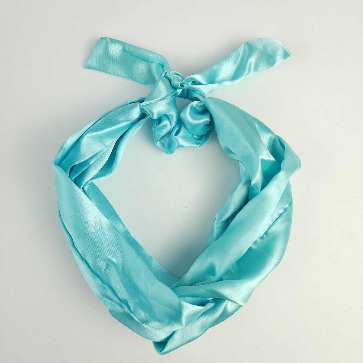 20231006_153401-rotated-e1698676491285.jpg Turbante Verde ígua de Cetim - Imagem 1