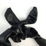 Turbante Preto de Cetim | Soulta - Imagem 3