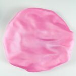 Touca ROSA CHICLETE POP de Cetim Anti Frizz com Elástico Ajustável - CAMADA UNICA Tamanho:M | Soulta - Imagem 3