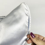 Fronha com ZIPPER Branca de Cetim Anti Frizz - QUEEN SIZE 55X70 - Imagem 4