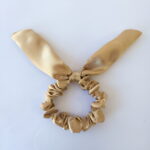 Xuxinha Dourada de Cetim com Laço Pequeno - Imagem 5