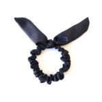 Xuxinha Preta de Cetim com Laço Pequeno - Imagem 5