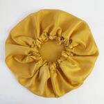 Touca Mostarda POP de Cetim Anti Frizz com Elástico Ajustável - CAMADA UNICA Tamanho:M | Soulta - Imagem 5